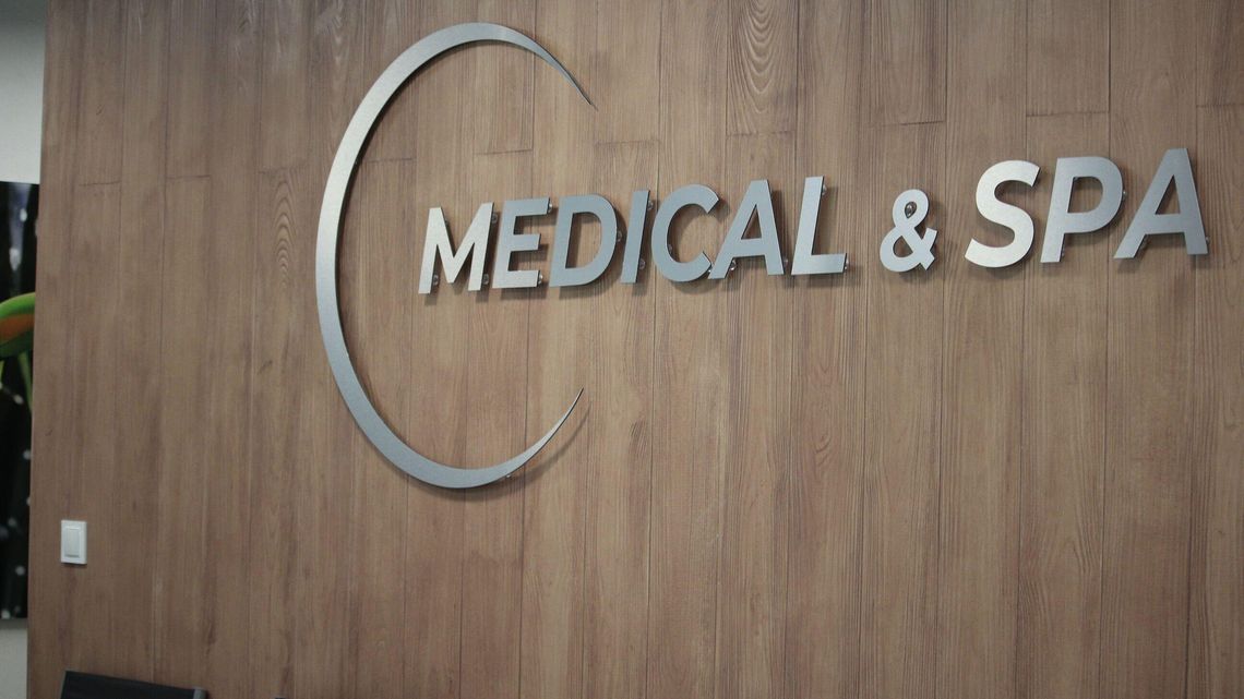 Masaż z kryształkami Swarovskiego albo kriosauna. Taki relaks na uczelni Masaż z kryształkami Swarovskiego albo kriosauna. Taki relaks na uczelni