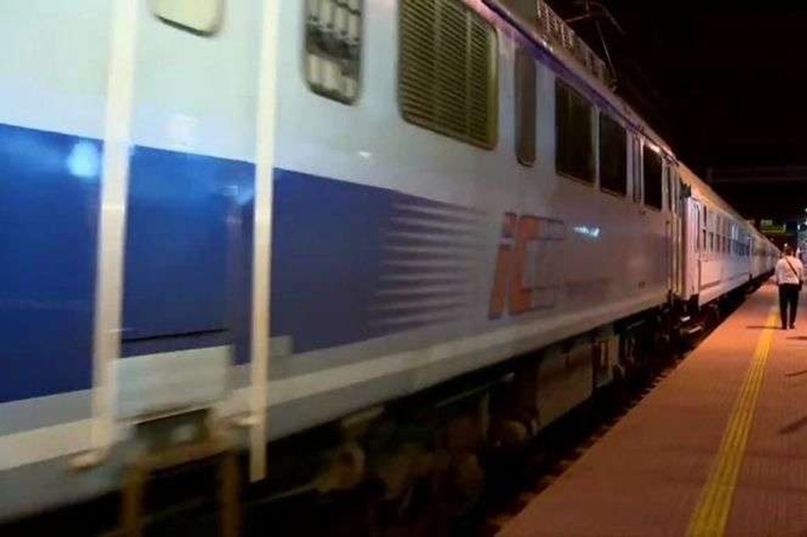 Maszynista wysiadł z pociągu i zostawił pasażerów. "Uważam go za bohatera"