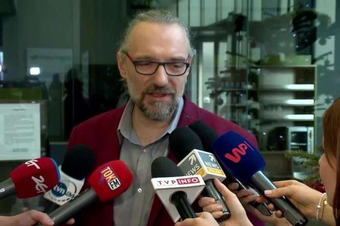 Mateusz Kijowski zarabiał w KOD. Jak się tłumaczy?