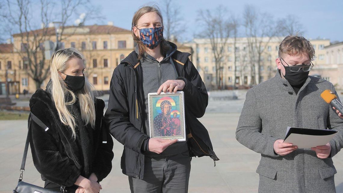 Matka Boska z tęczową aureolą. Młoda Nowoczesna zadowolona z wyroku