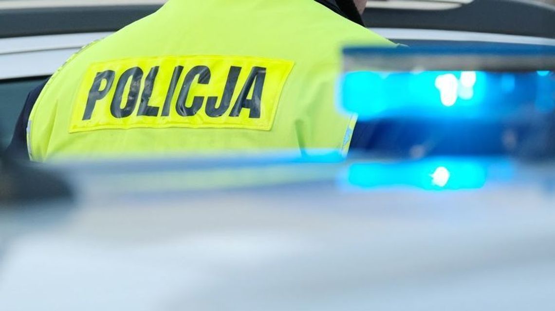 Matka wiozła do szpitala dziecko, które połknęło kapsułkę do prania. Policjanci pilotowali ją na oddział ratunkowy