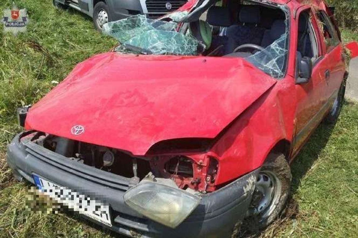 Matka z dzieckiem wjechała do stawu Matka z dzieckiem wjechała do stawu