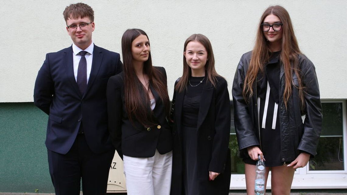 Maturzyści właśnie zakończyli swoje egzaminacyjne zmagania. Teraz czas na wakacje 