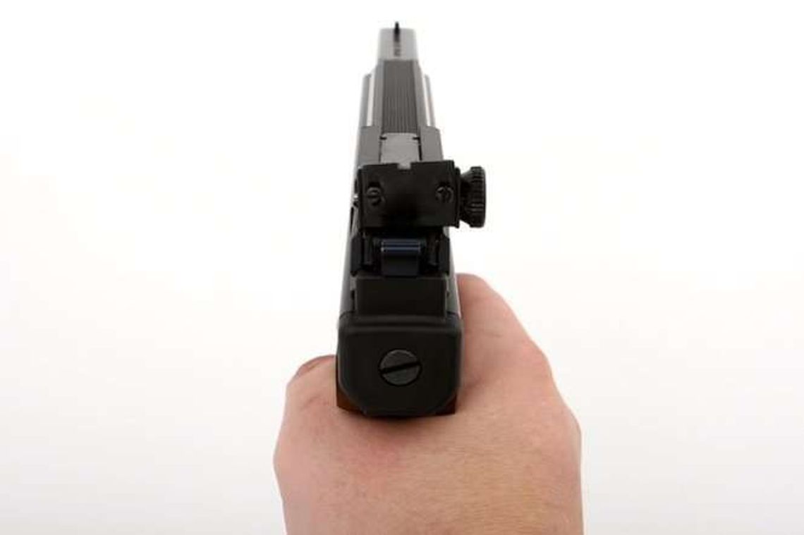 Mąż postrzelił żonę w trakcie awantury. Miał prawie promil alkoholu