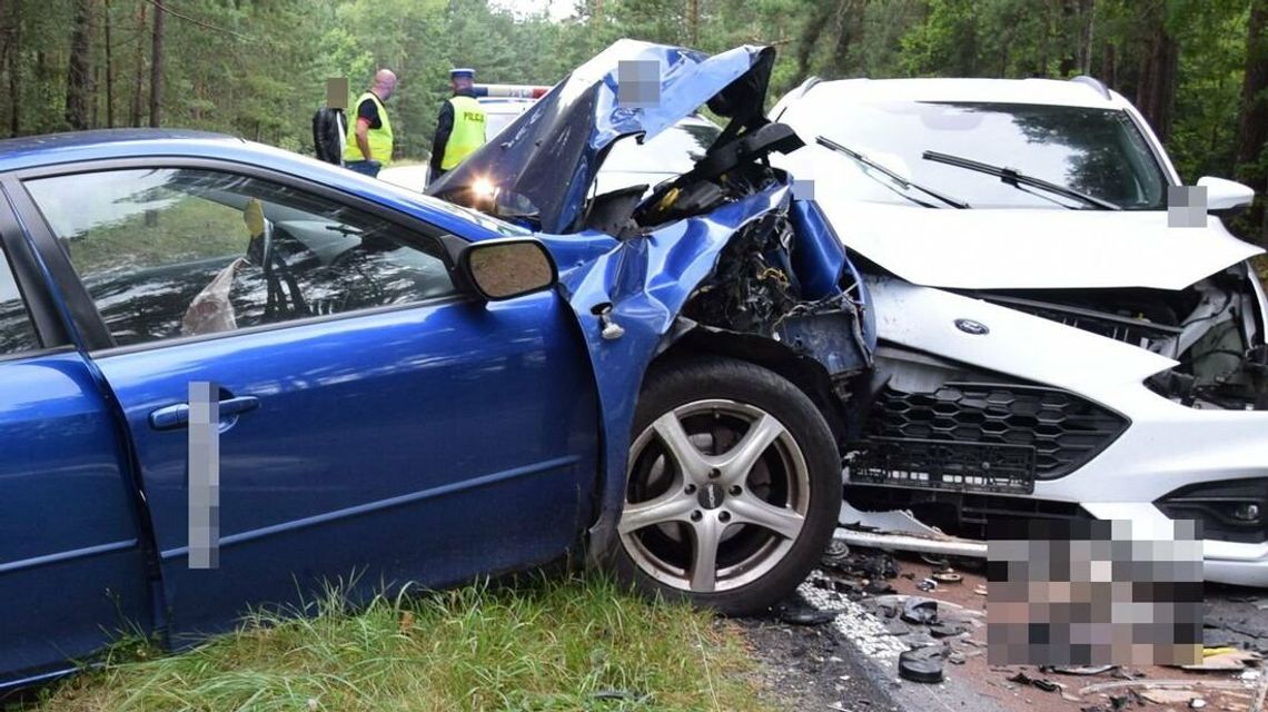Mazda wbiła się w forda. Wypadek niedaleko Biłgoraja