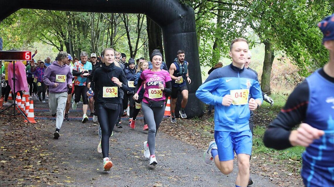 Mazi sparaliżowany po wypadku. W strugach deszczu pobiegli po wózek inwalidzki