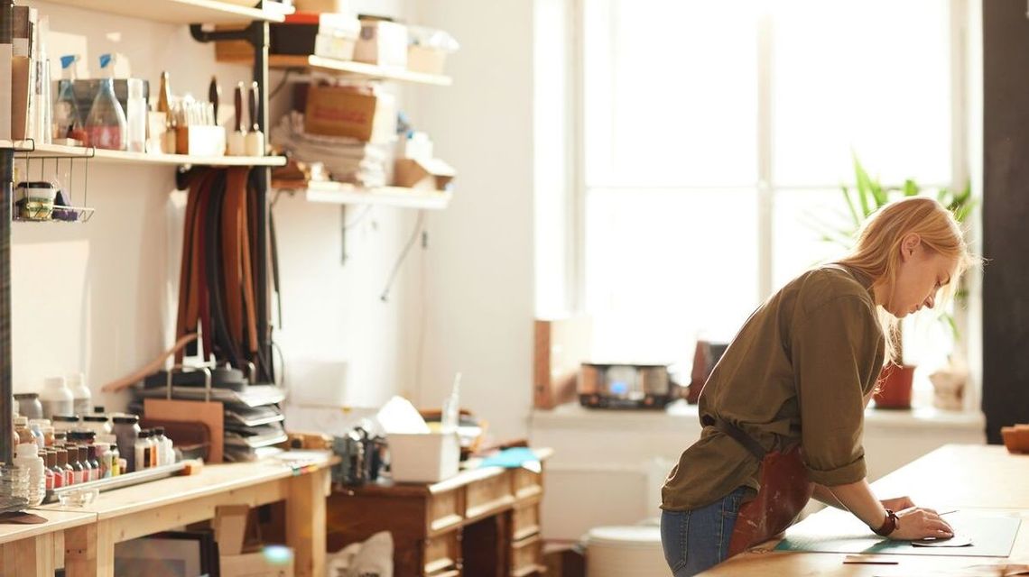 Meble warsztatowe – jak zaaranżować przestrzeń, aby zwiększyć produktywność?