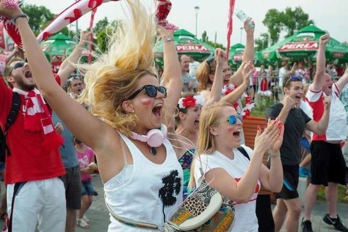 Mecz Polska - Szwajcaria: Ogromne emocje w strefie kibica w Lublinie (zdjęcia) Mecz Polska - Szwajcaria: Ogromne emocje w strefie kibica w Lublinie (zdjęcia)
