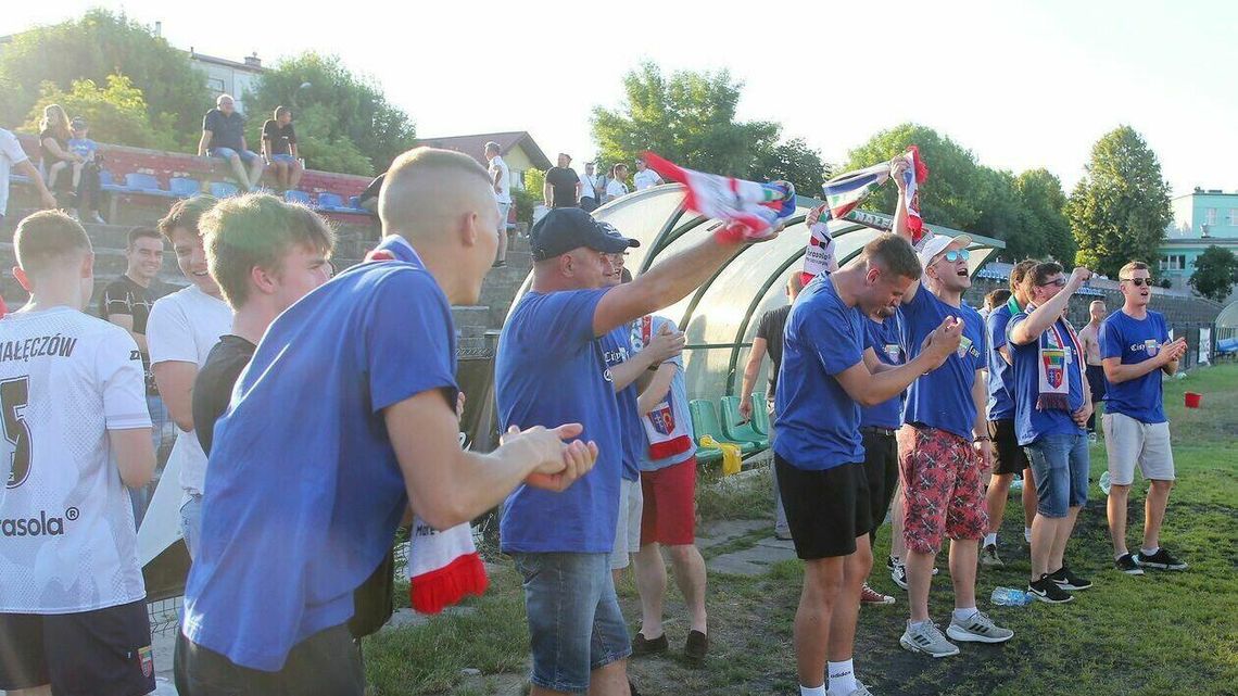 Mecz Traweny Trawniki z Tarasolą Cisy Nałęczów był popisem kibicowskiego dopingu