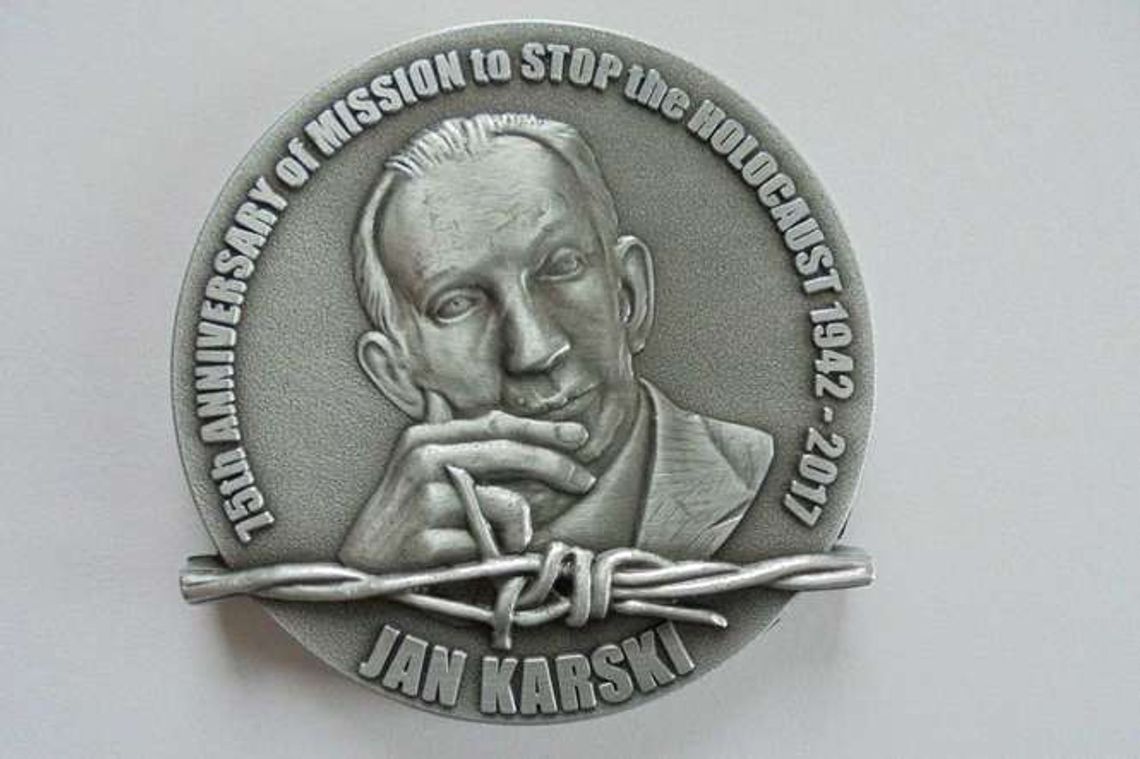 Medal 75-lecia Misji Jana Karskiego dla Donalda Trumpa
