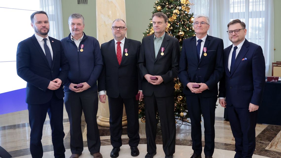 Medale i odznaki dla lubelskich energetyków Medale i odznaki dla lubelskich energetyków