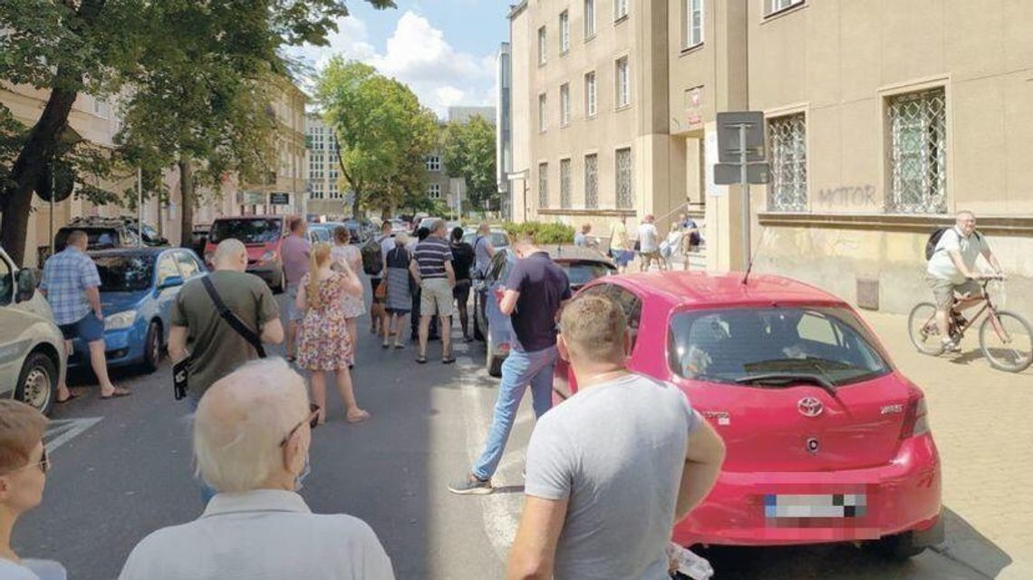 Mega długie kolejki przed skarbówką w Lublinie. Ministerstwo testuje nowe rozwiązanie