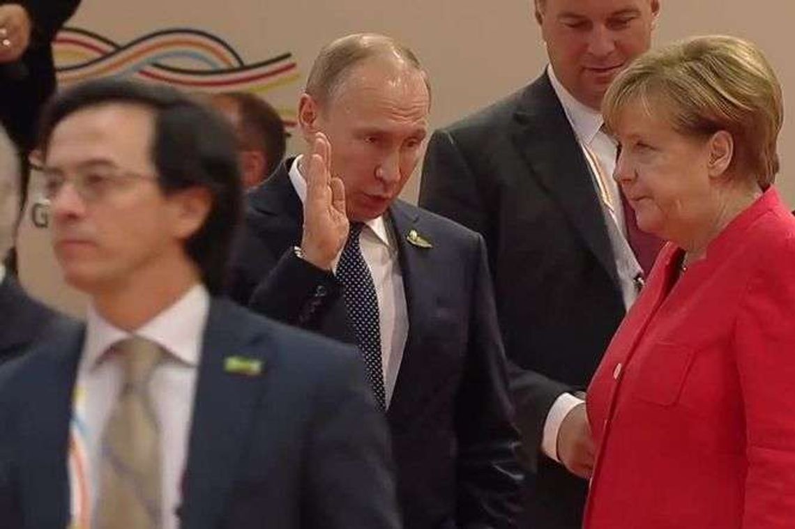 Merkel nie kryła emocji w rozmowie z Putinem. Reporterzy uchwycili ciekawy moment