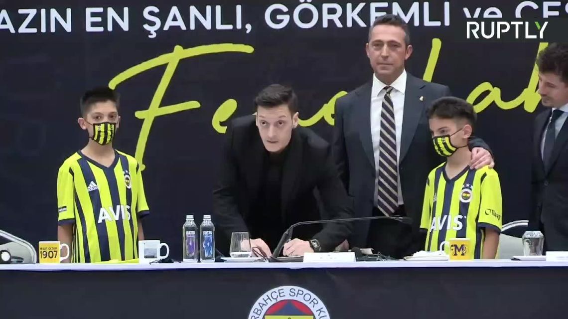 Mesut Oezil oficjalnie zawodnikiem Fenerbahce