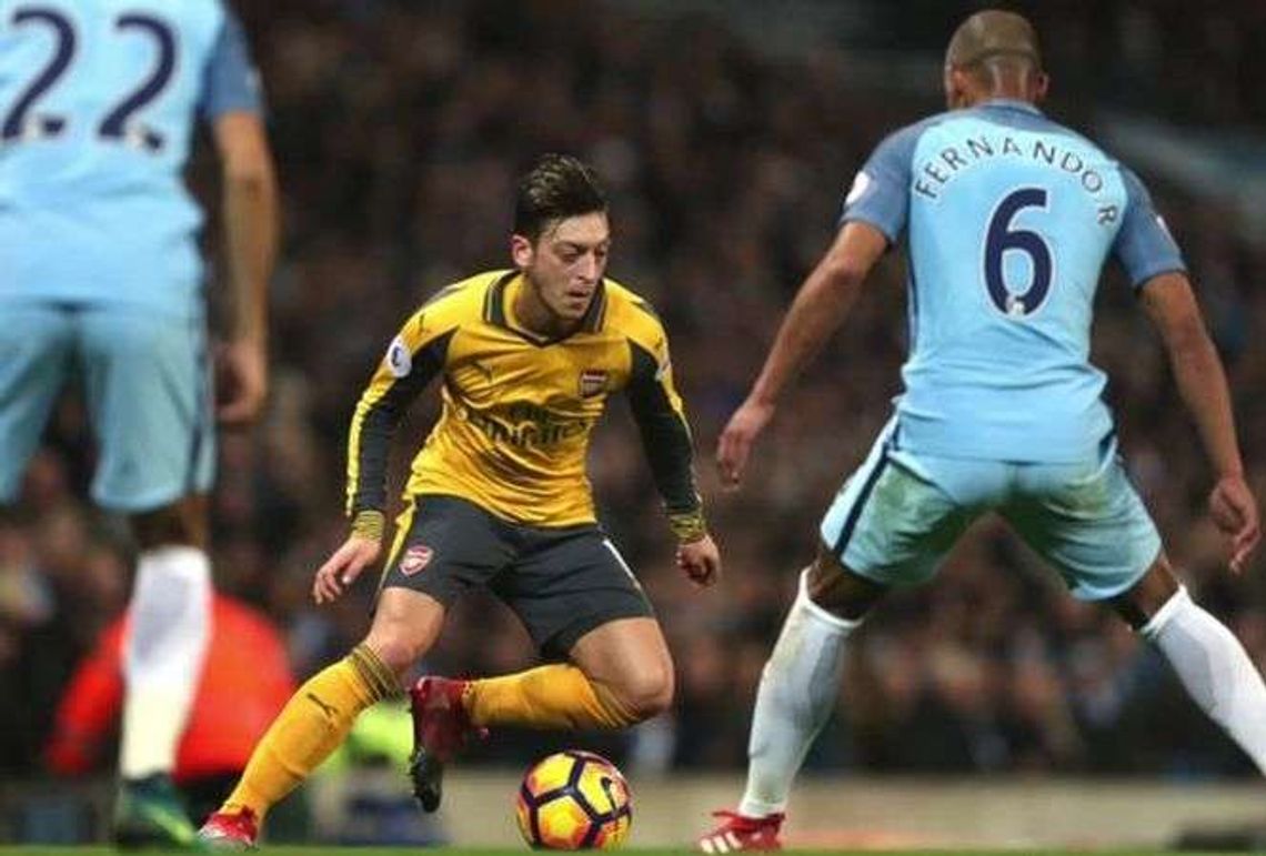 Mesut Oezil: Zostanę w Arsenalu, jeżeli zostanie Wenger (wideo) Mesut Oezil: Zostanę w Arsenalu, jeżeli zostanie Wenger (wideo)