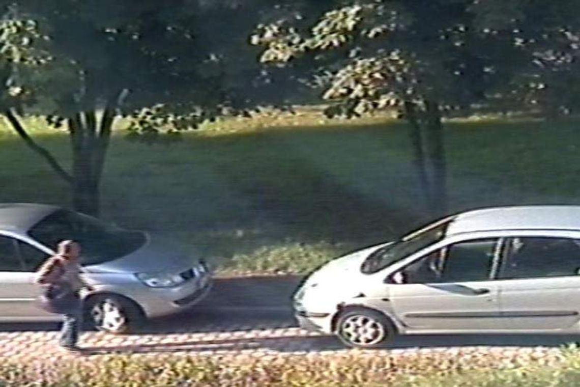 Metalowym wkrętem po samochodach na Czechowie. 60-letni wandal Metalowym wkrętem po samochodach na Czechowie. 60-letni wandal
