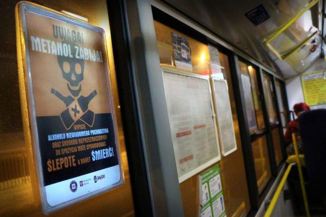 Metanol ciągle zabija. Sanepid znowu przestrzega przed piciem