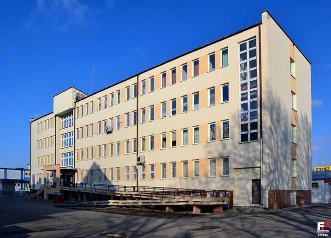 Mężczyzna podpalił się i wszedł do budynku starostwa. Trafił do szpitala