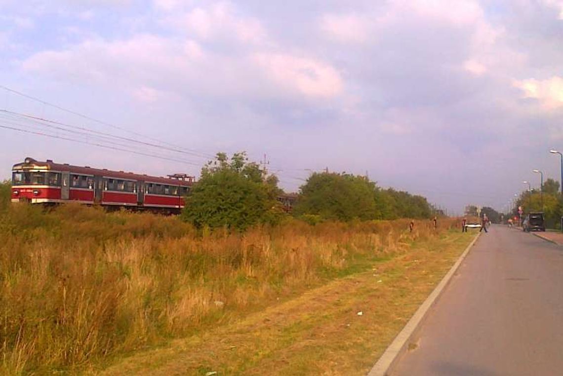Mężczyzna rzucił się pod pociąg, opóźnienia na kolei Mężczyzna rzucił się pod pociąg, opóźnienia na kolei