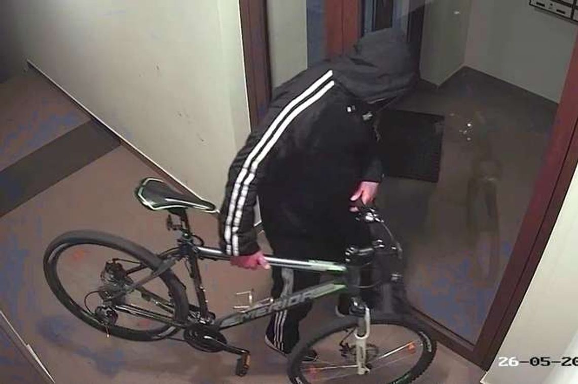 Mężczyzna ukradł rower z bloku. Kto go rozpoznaje?