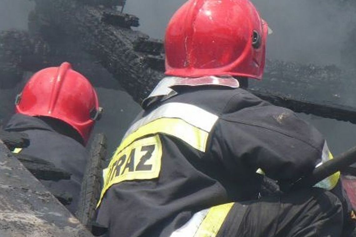 Mężczyzna zasnął z papierosem, spłonęło mieszkanie Mężczyzna zasnął z papierosem, spłonęło mieszkanie