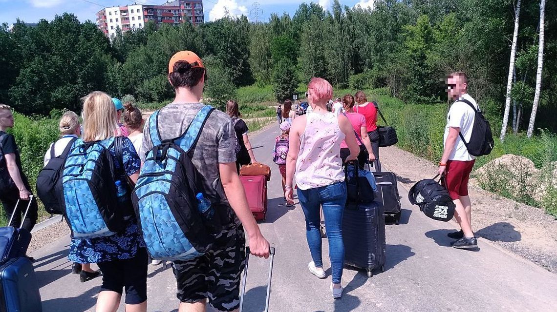 Mężczyzna zginął pod pociągiem. Pasażerka: Jego ciała nikt nie przykrył przez jakieś 50 minut Mężczyzna zginął pod pociągiem. Pasażerka: Jego ciała nikt nie przykrył przez jakieś 50 minut