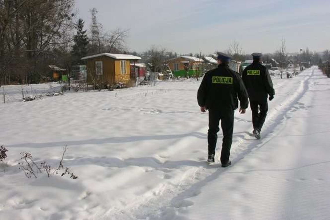 Miał 35 stopni, leżał zmarznięty na podłodze. Uratowali go policjanci