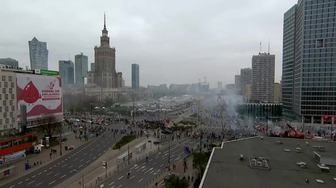 Miał być przejazd, jest przemarsz. Tysiące ludzi na Marszu Niepodległości