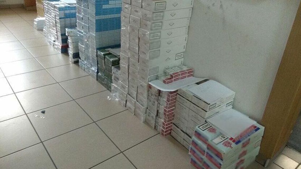 Miał narkotyki i nielegalne papierosy. Samochodem na razie nie pojeździ