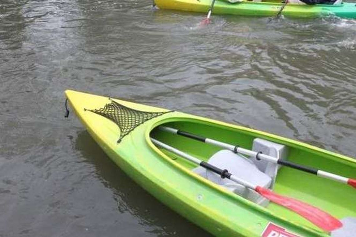Miał pokonać setki kilometrów kajakiem. Znalazł ciało mężczyzny i zakończył spływ