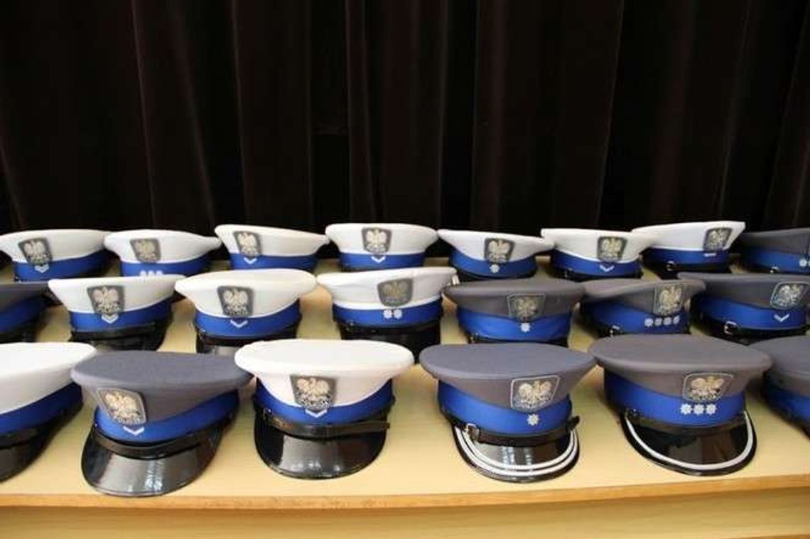 Miał wyzywać słowami "ch...j, pop…eniec". Posądzany policjant przeszedł na emeryturę