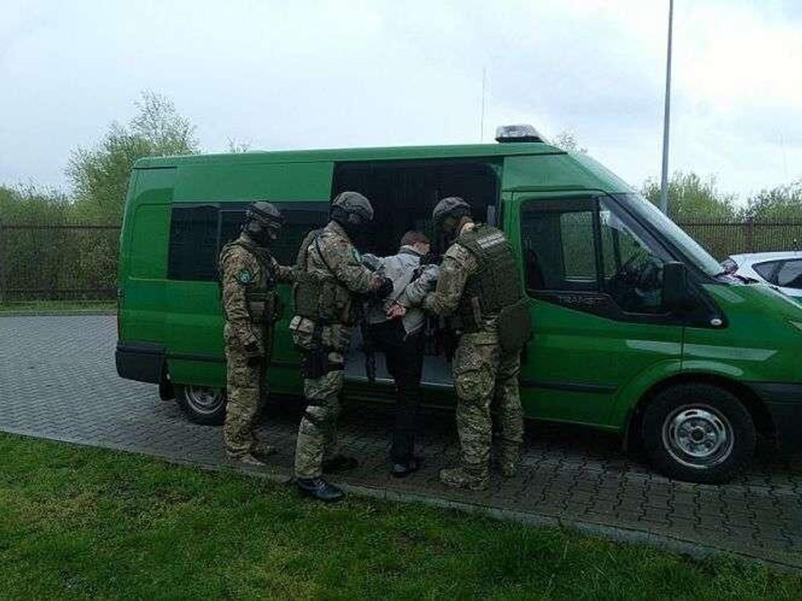 Miał zabijać rannych i więźniów. 25-letni obywatel Austrii zatrzymany w Dorohusku Miał zabijać rannych i więźniów. 25-letni obywatel Austrii zatrzymany w Dorohusku