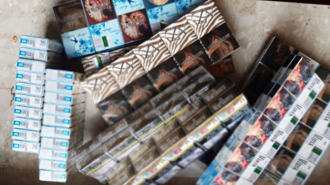 Miał zakaz kierowania i nielegalne papierosy w aucie Miał zakaz kierowania i nielegalne papierosy w aucie