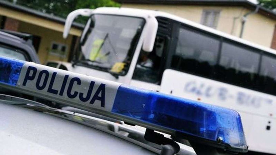 Miał zawieźć dzieci na wycieczkę, ale przyjechał patrol policji Miał zawieźć dzieci na wycieczkę, ale przyjechał patrol policji