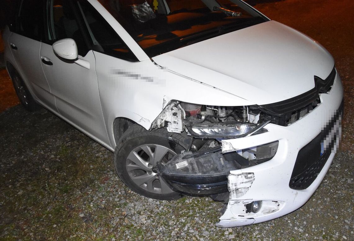 Miała ponad 2,5 promila i uderzyła w ogrodzenie. Policjanci znaleźli ją śpiącą w łóżku