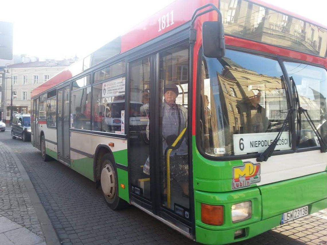 Miało ich nie być, nadal nas wożą. Przybywa starych wozów pod szyldem MPK