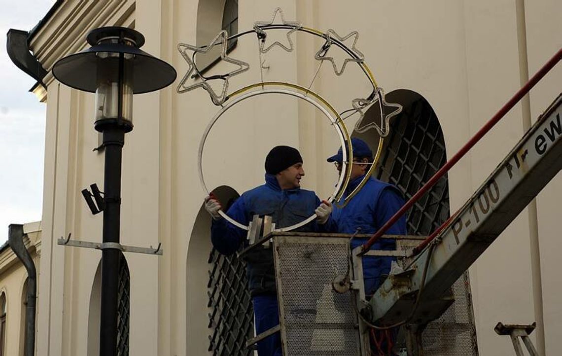Miasta stroją się na święta Miasta stroją się na święta