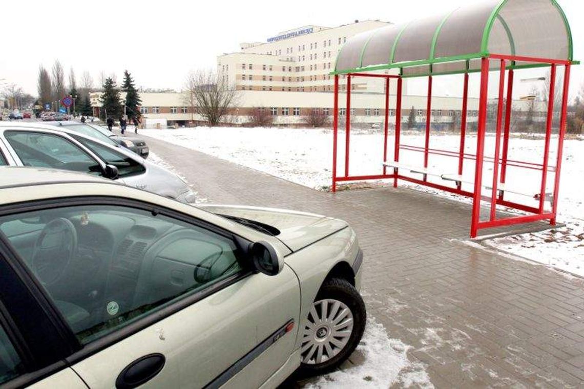 Miasto postawiło nowe wiaty tam gdzie nie kursują żadne linie