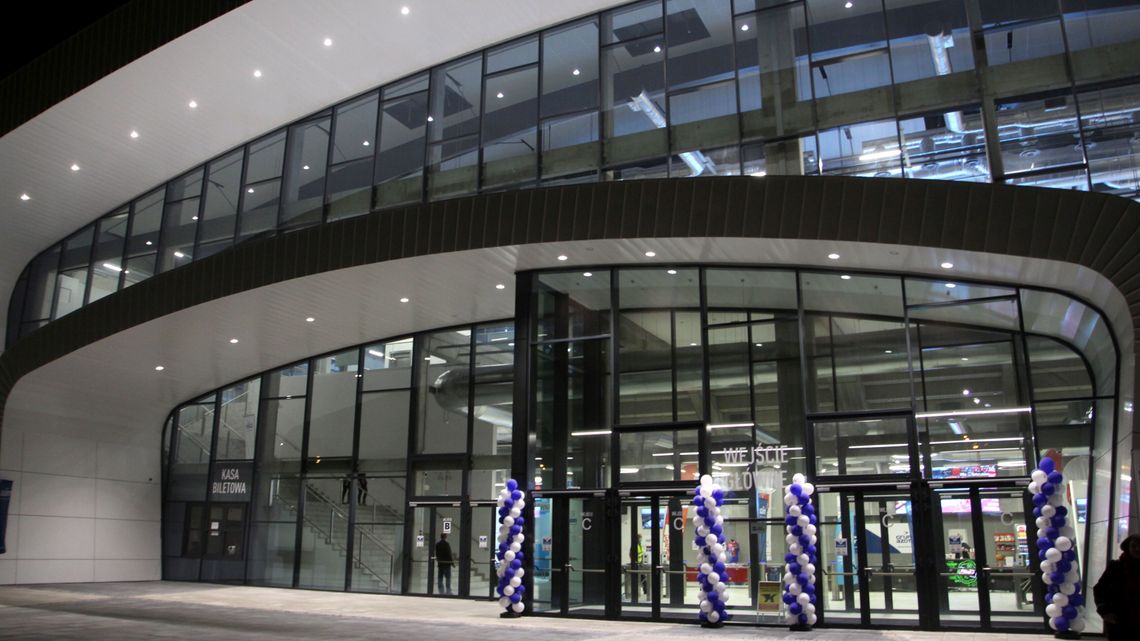 Miasto Puławy zbuduje 10-metrowy słup przed halą sportową. Najtańsza oferta za 215 tys. zł