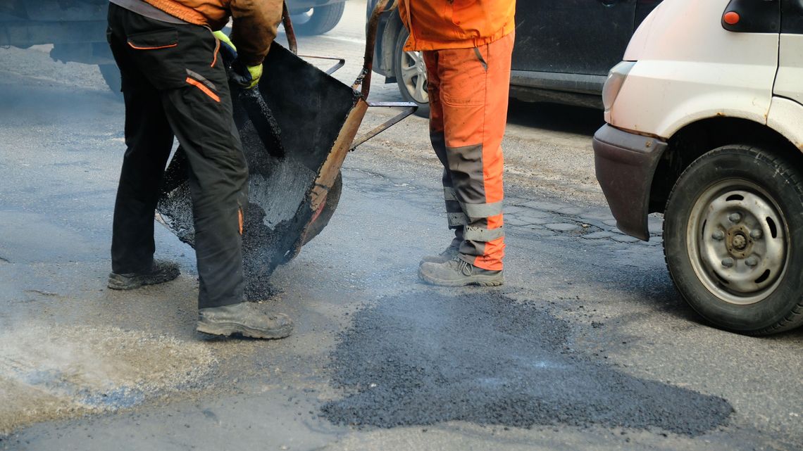 Miasto rusza z wielkim łataniem dziur po zimie Miasto rusza z wielkim łataniem dziur po zimie