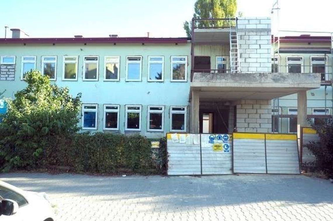 Miasto zrywa umowę z firmą remontującą szkołę. "Rażący brak postępu robót"
