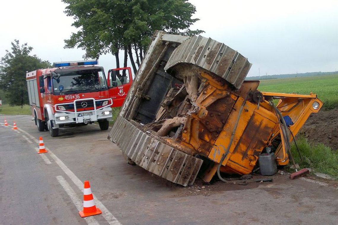 Michów: Spychacz spadł z przyczepy
