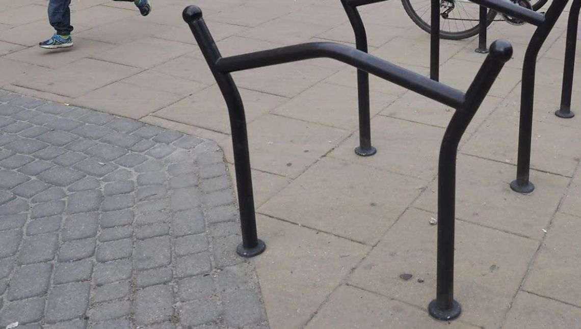 Międzyrzec Podlaski: Nowe stojaki na rowery. To pomysł młodzieżowej rady miasta Międzyrzec Podlaski: Nowe stojaki na rowery. To pomysł młodzieżowej rady miasta