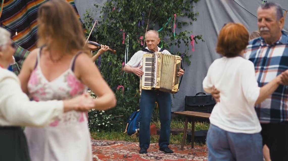 Międzyrzec Podlaski. Potańcówki przy muzyce na żywo. Zbierają na dechy