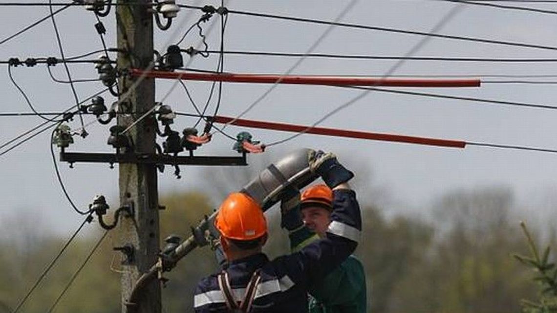 Międzyrzec Podlaski: Słupy do wymiany? "Przy silnym wietrze grozi zawalaniem"