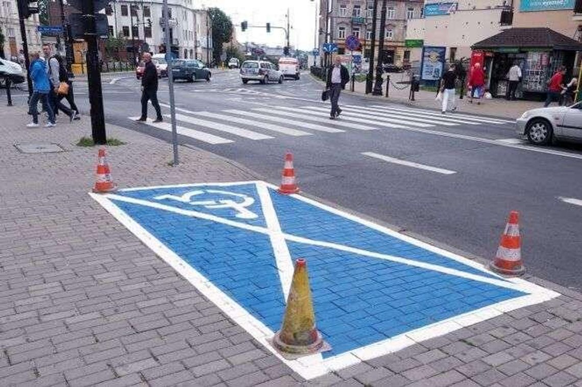 Miejsca parkingowe w Lublinie są malowane na niebiesko. Dlaczego?