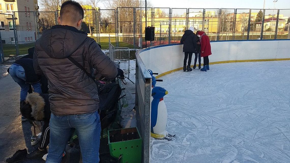 Miejskie lodowisko w Chełmie już czynne. Bilety, godziny otwarcia Miejskie lodowisko w Chełmie już czynne. Bilety, godziny otwarcia