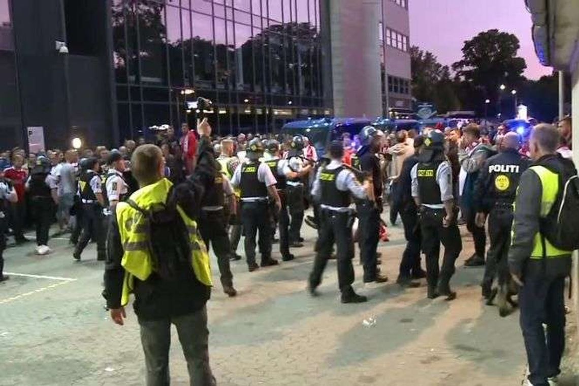 Mieli bilety, ale nie wpuszczono ich na stadion. Polscy kibice starli się z duńską policją Mieli bilety, ale nie wpuszczono ich na stadion. Polscy kibice starli się z duńską policją