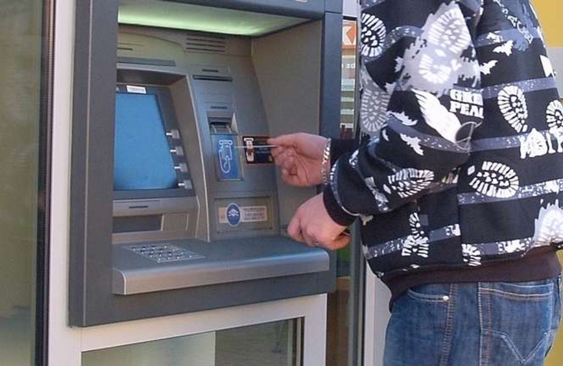 Mieli fałszywe karty. W Krasnymstawie wypłacali pieniądze ludzi z USA