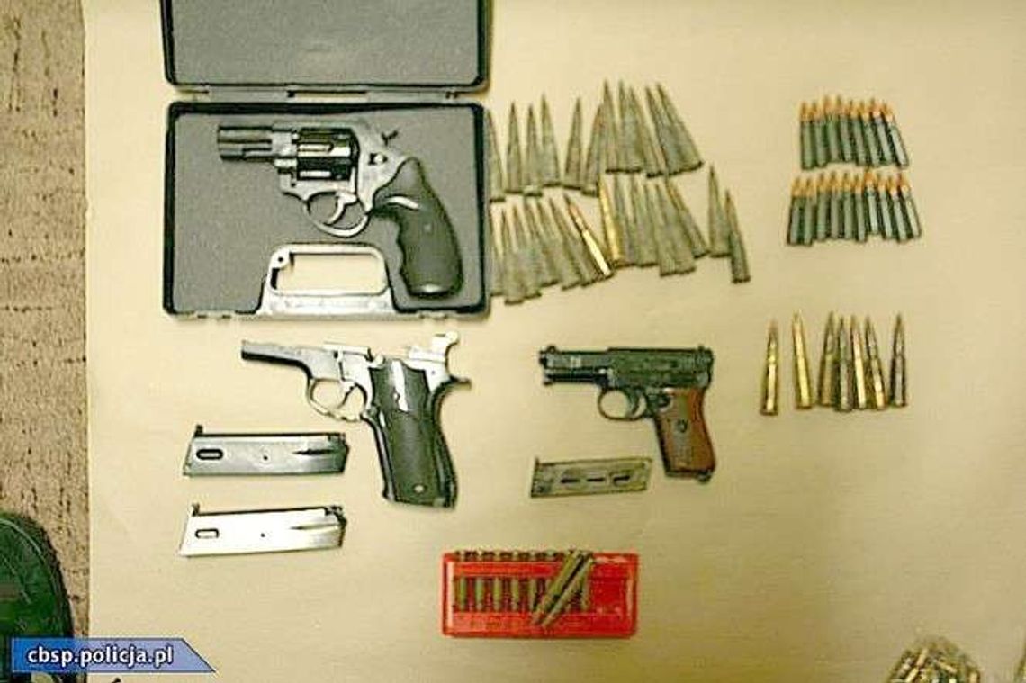 Mieli nielegalną broń. Wszyscy skazani, oprócz radnego. Sąd: znikoma szkodliwość społeczna